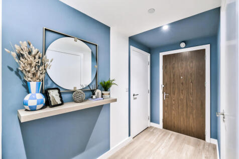 7 2-bed Royal Albert Wharf-34